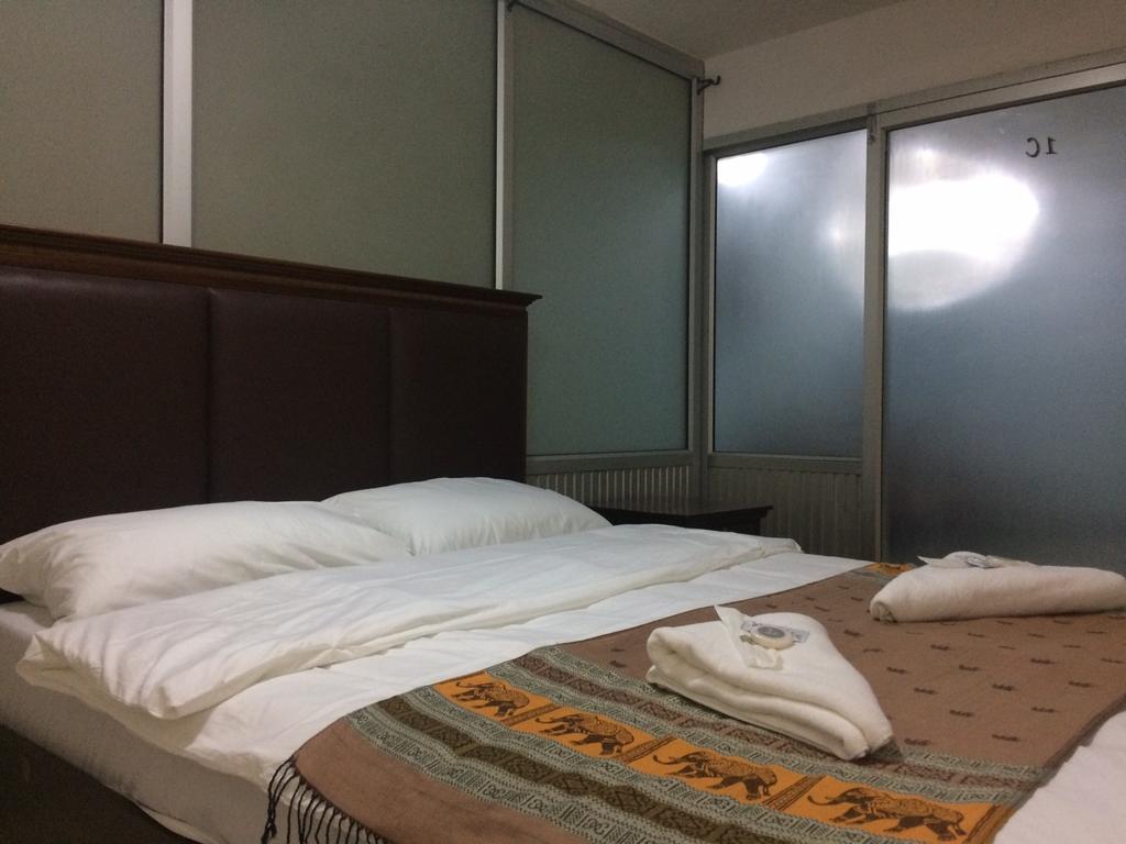 Jeesnail Guesthouse Bangkok Exteriör bild